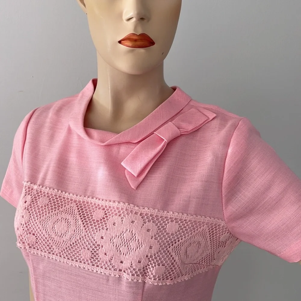 Vintage Pink Linen and Lace Carol Brent Dress - Picture 10 of 17